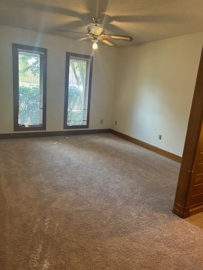 Building Photo - 2 Bedroom 2 Bath town home