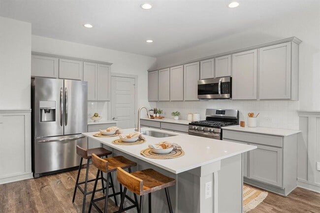 Building Photo - 100 Deserti Rd