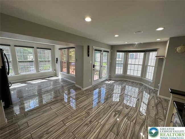 Building Photo - 112 Knollwood Dr