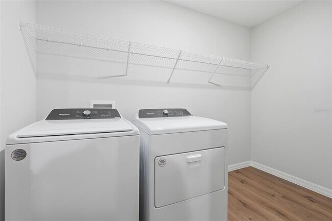 Building Photo - 1330 Current Pl