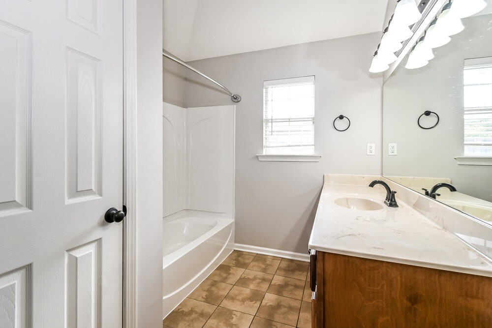 Building Photo - 316 Vaiden Ridge Dr N