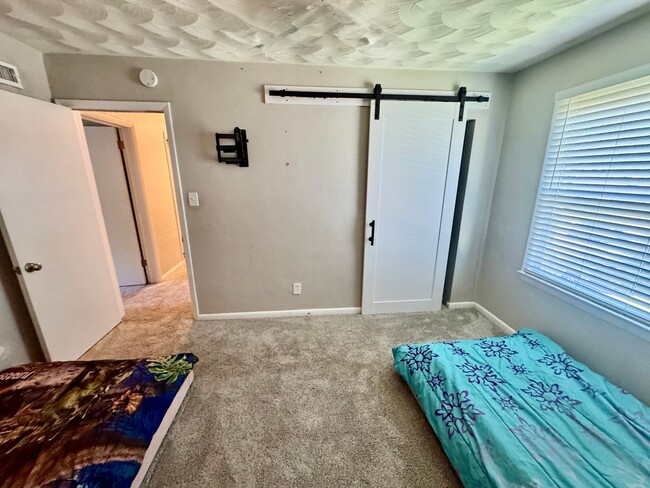 Building Photo - 4-Bedroom Home with Bonus Flex Room