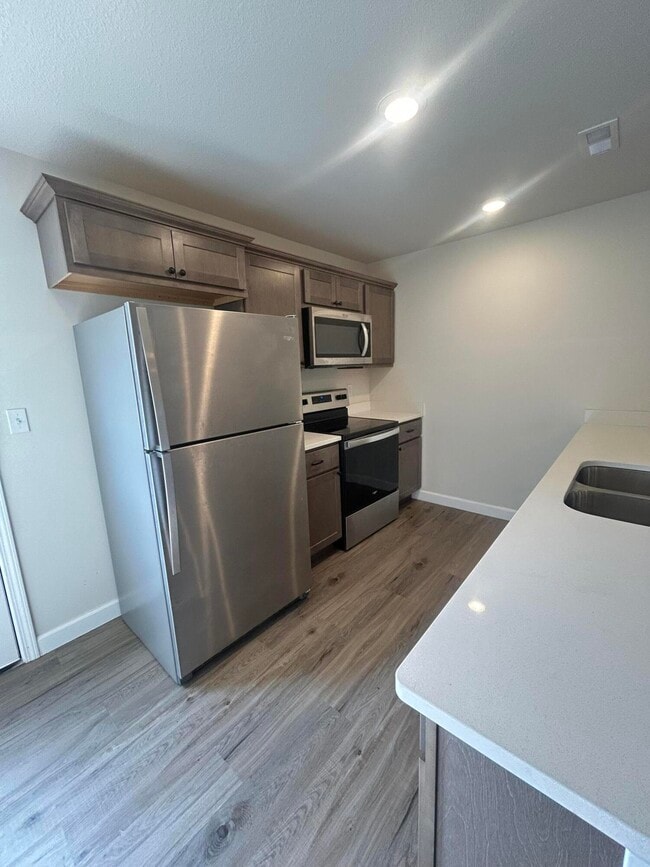 Building Photo - 1035 Stonehaven Dr