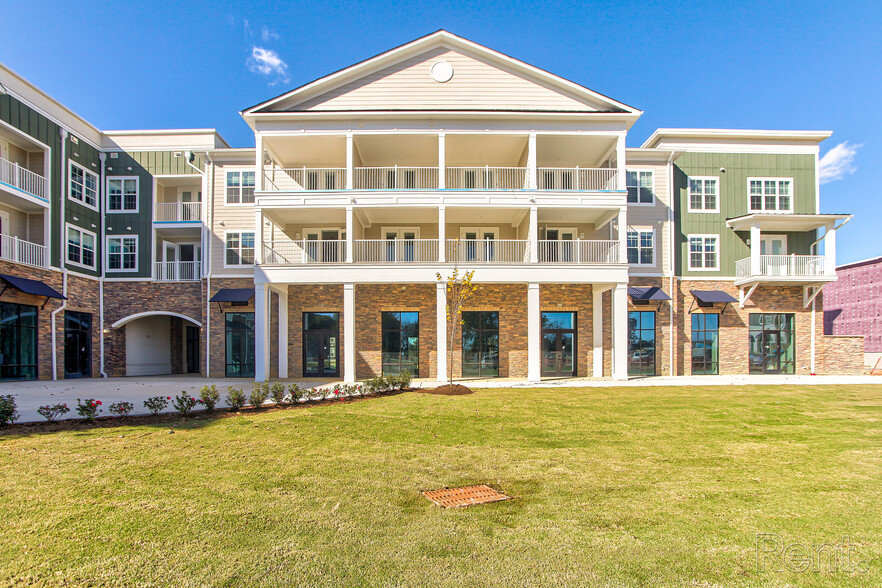 Building Photo - Cobblestone Village