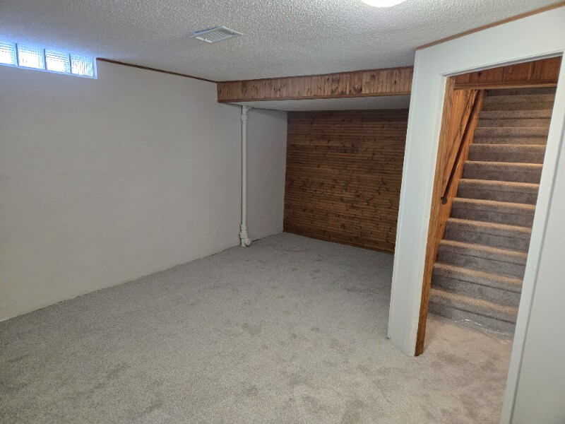 Building Photo - 301 W 2nd St