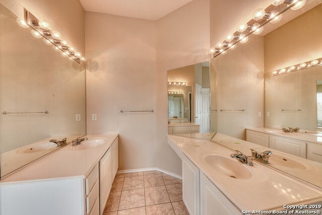 Building Photo - 5 Bedroom/3 Bath Village at Encino Park Su...