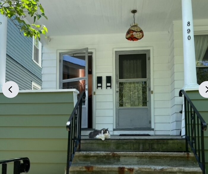 Building Photo - 890 Lancaster St