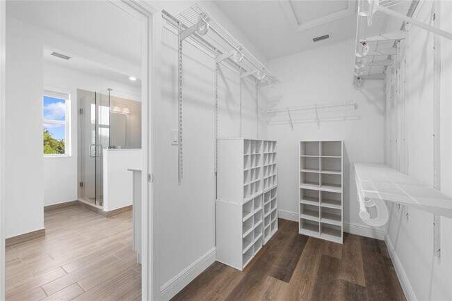 Building Photo - 4048 Veleiros Ave