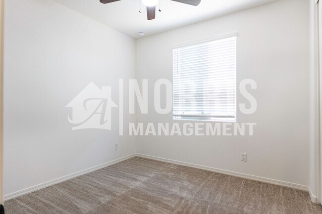 Building Photo - Beautiful Home in Villago