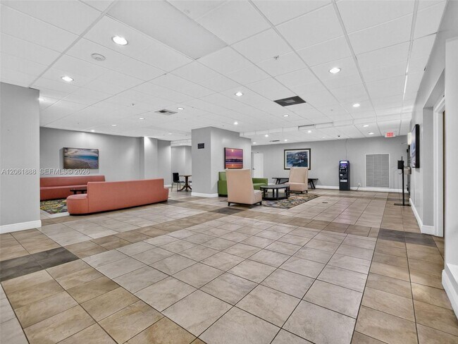 Building Photo - 2501 S Ocean Dr