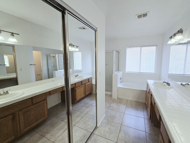 Building Photo - 9433 Valencia Canyon Dr