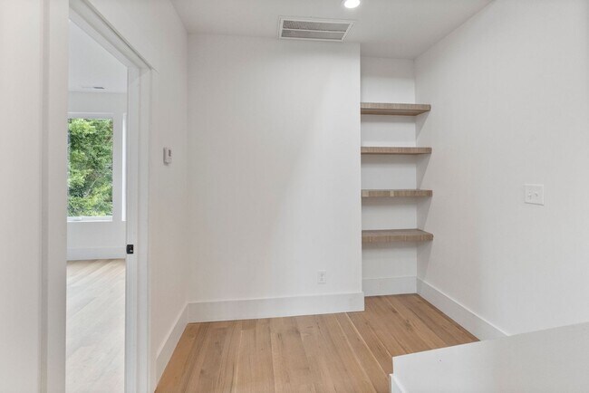 Building Photo - 129 French St