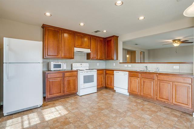Building Photo - 14024 Esperanza Dr