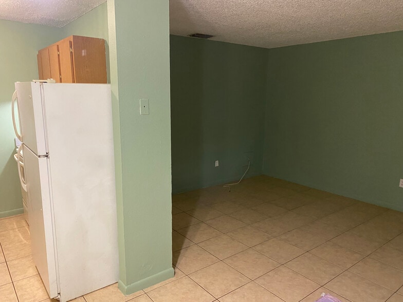 Living room off kitchen - 3010 Ernest Dr
