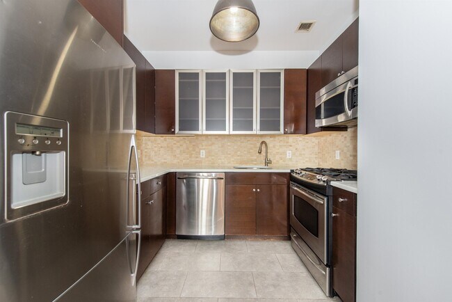 Building Photo - 232 Pavonia Ave