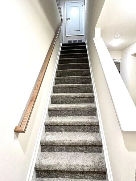 Building Photo - 1728 Arapahoe Ridge Dr