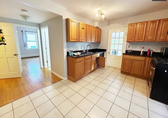 Building Photo - 40 Plymouth St