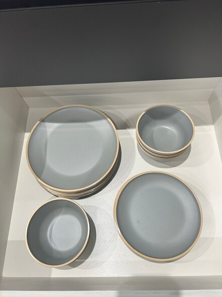 Building Photo - 6205 SE Circle St