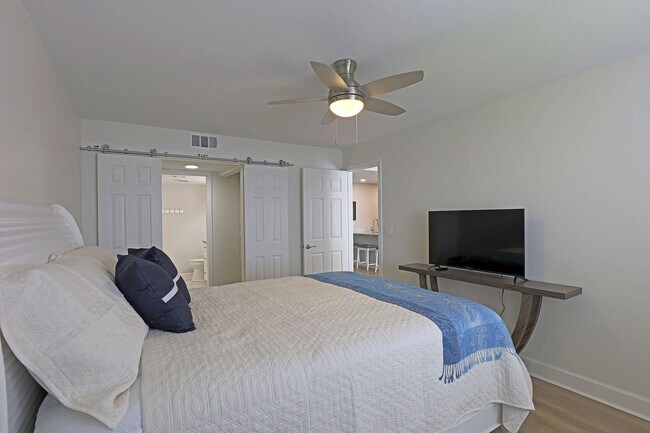 Building Photo - Palm Beach Landings  2885-502A