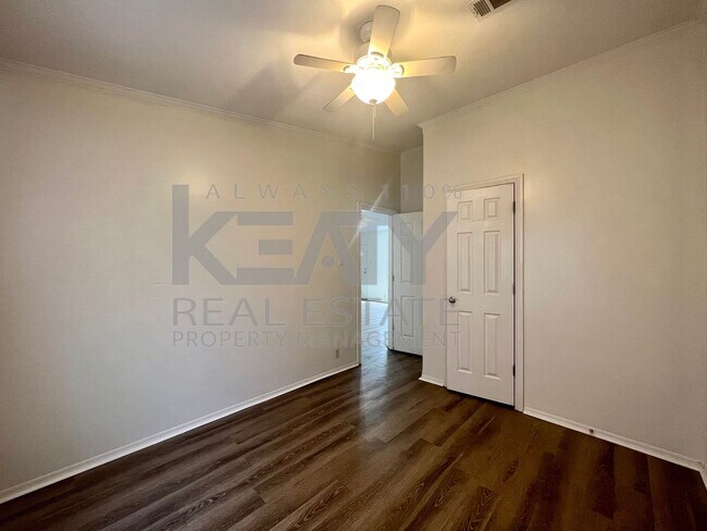 Building Photo - 113 Country Ln