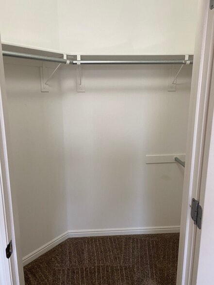 Building Photo - 556 Pheasant Ridge Dr