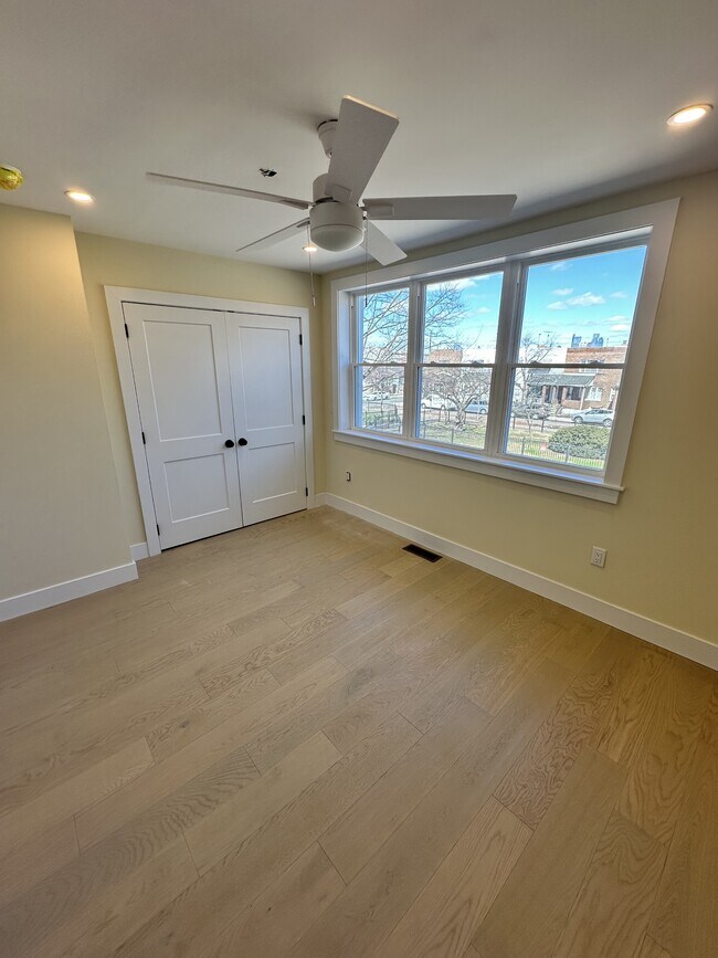 Building Photo - 714 Mollbore Terrace