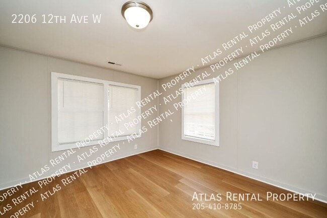 Building Photo - 2206 12th Ave W