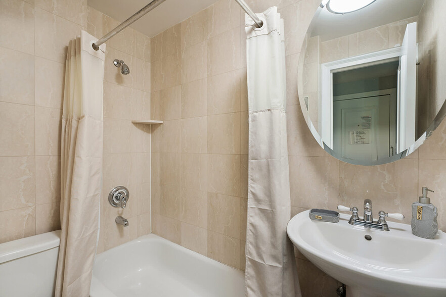 Building Photo - 238 W 73rd St