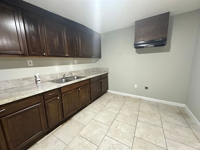 Building Photo - 107 Altic St