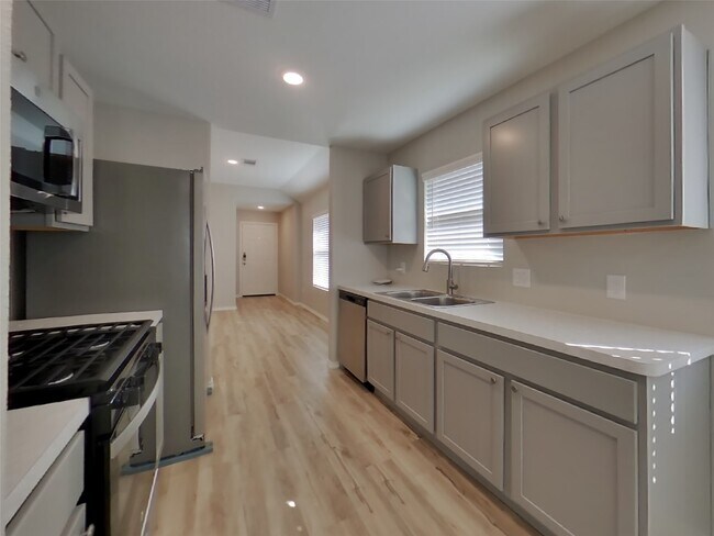 Building Photo - 17588 Rosewood Manor Ln