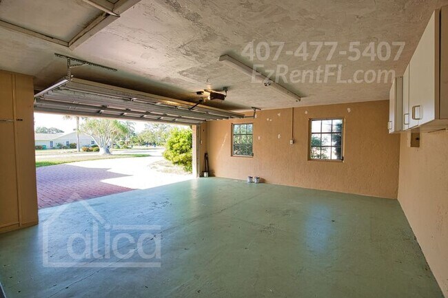 Building Photo - 2 Brentwood Ln