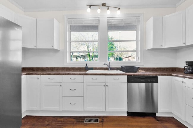 Building Photo - 424 Pearl St