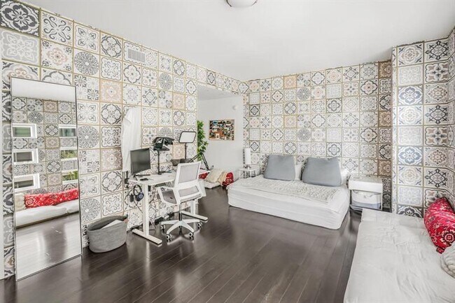 Building Photo - 1040 Biscayne Blvd