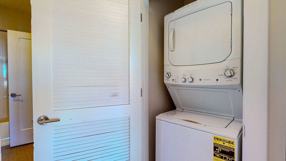 Building Photo - 545 Bedford St