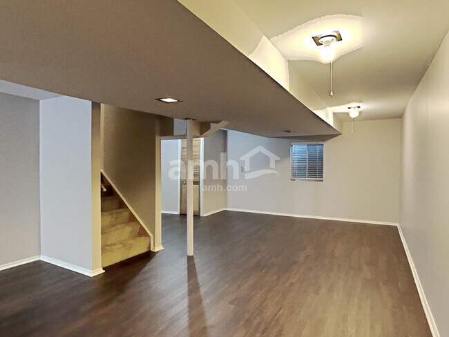 Building Photo - 5756 Emerald Pointe Drive