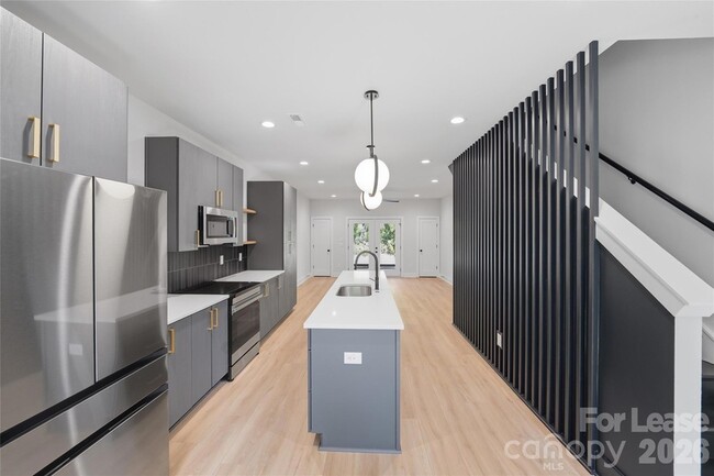 Building Photo - 1358 Briar Creek Rd