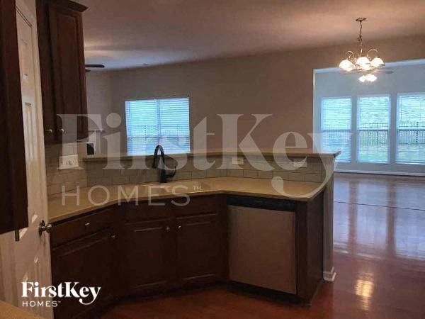 Building Photo - 6004 Springs St