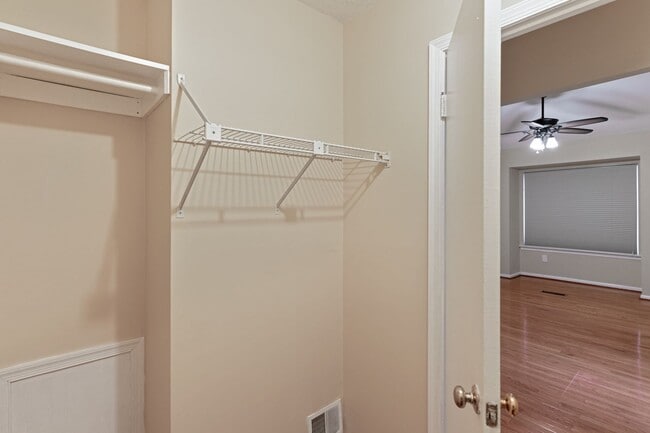 Building Photo - 48 Avonshire Ct