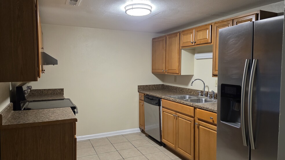 Building Photo - 401 Advocate Ct