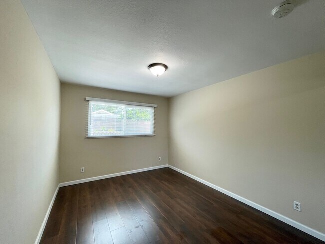 Building Photo - Stunning 4+2 West Hills Home Completely Redone!