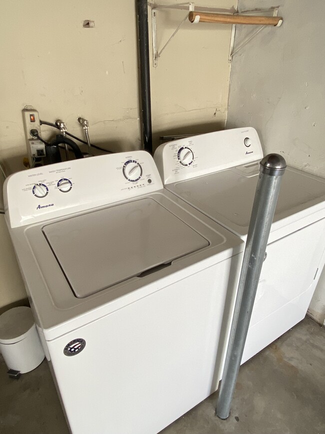 Washer Dryer in Garage - 308 9th St