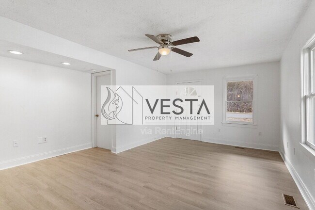 Building Photo - 303 Tarheel Dr