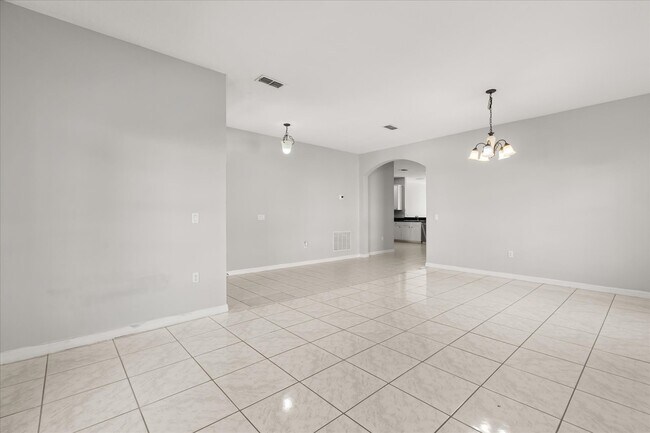 Building Photo - 1000 Vaquero Ln