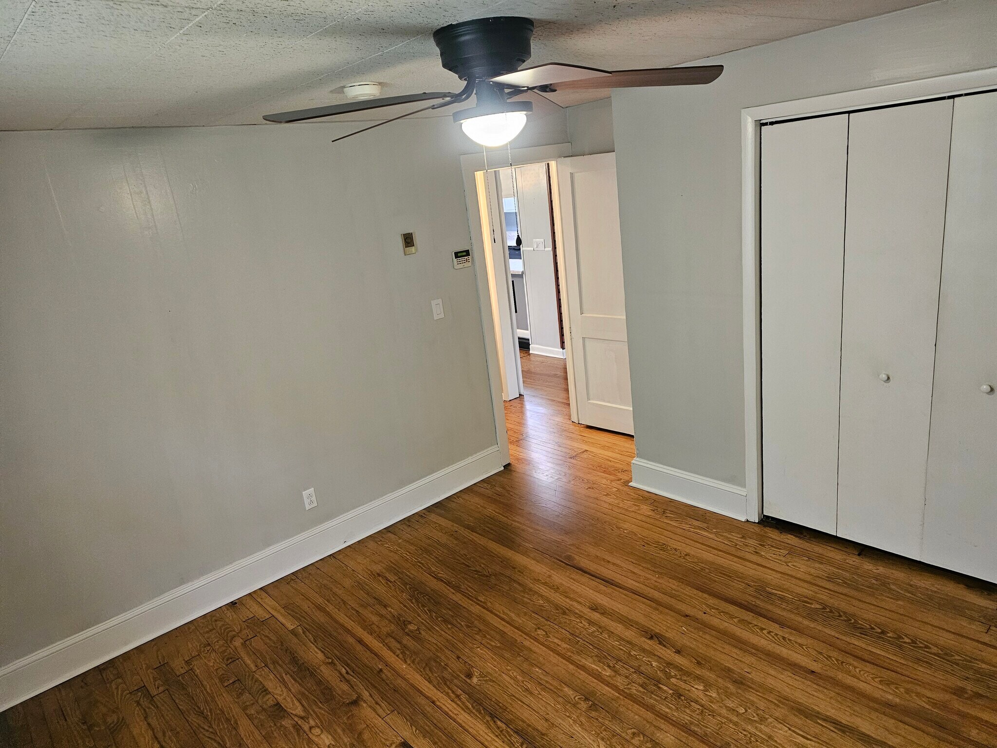 Building Photo - 1927 Lone Oak Rd