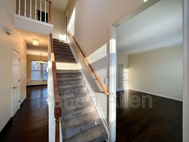 Building Photo - 29 Whispering Oak Ct