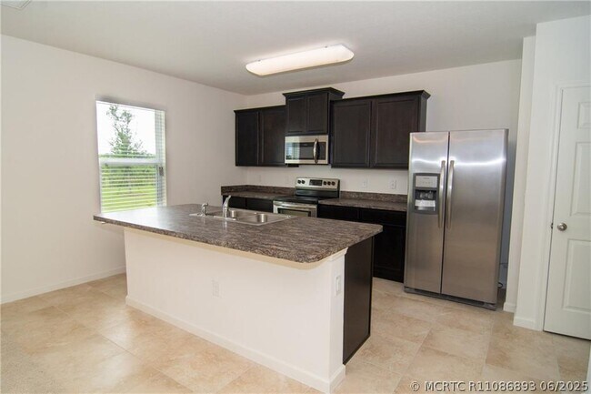 Building Photo - 3116 Yellowstone Cir