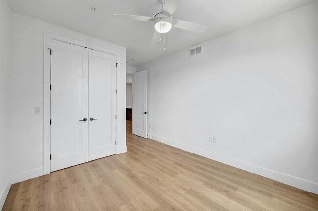 Building Photo - 1701 Simond Ave