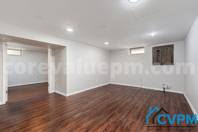 Building Photo - 723 Snowdon Ln