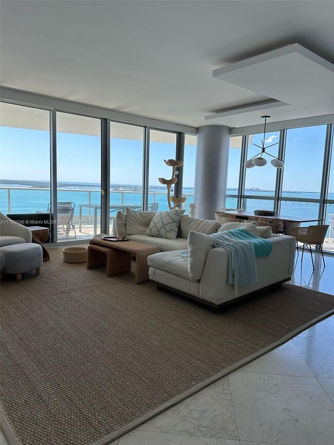Building Photo - 1331 Brickell Bay Dr