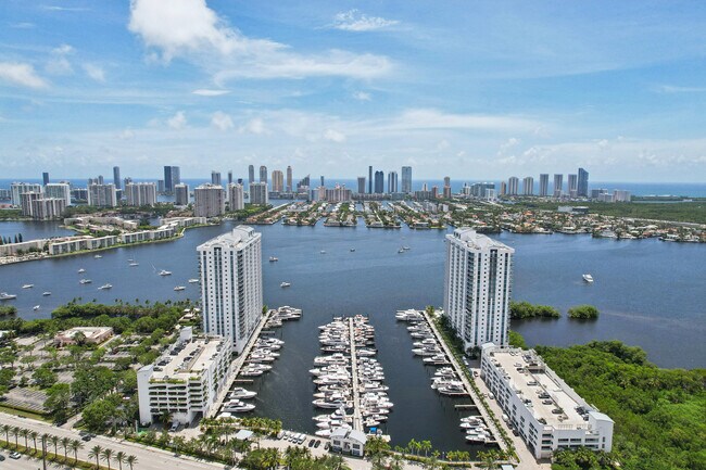 Building Photo - 17301 Biscayne Blvd